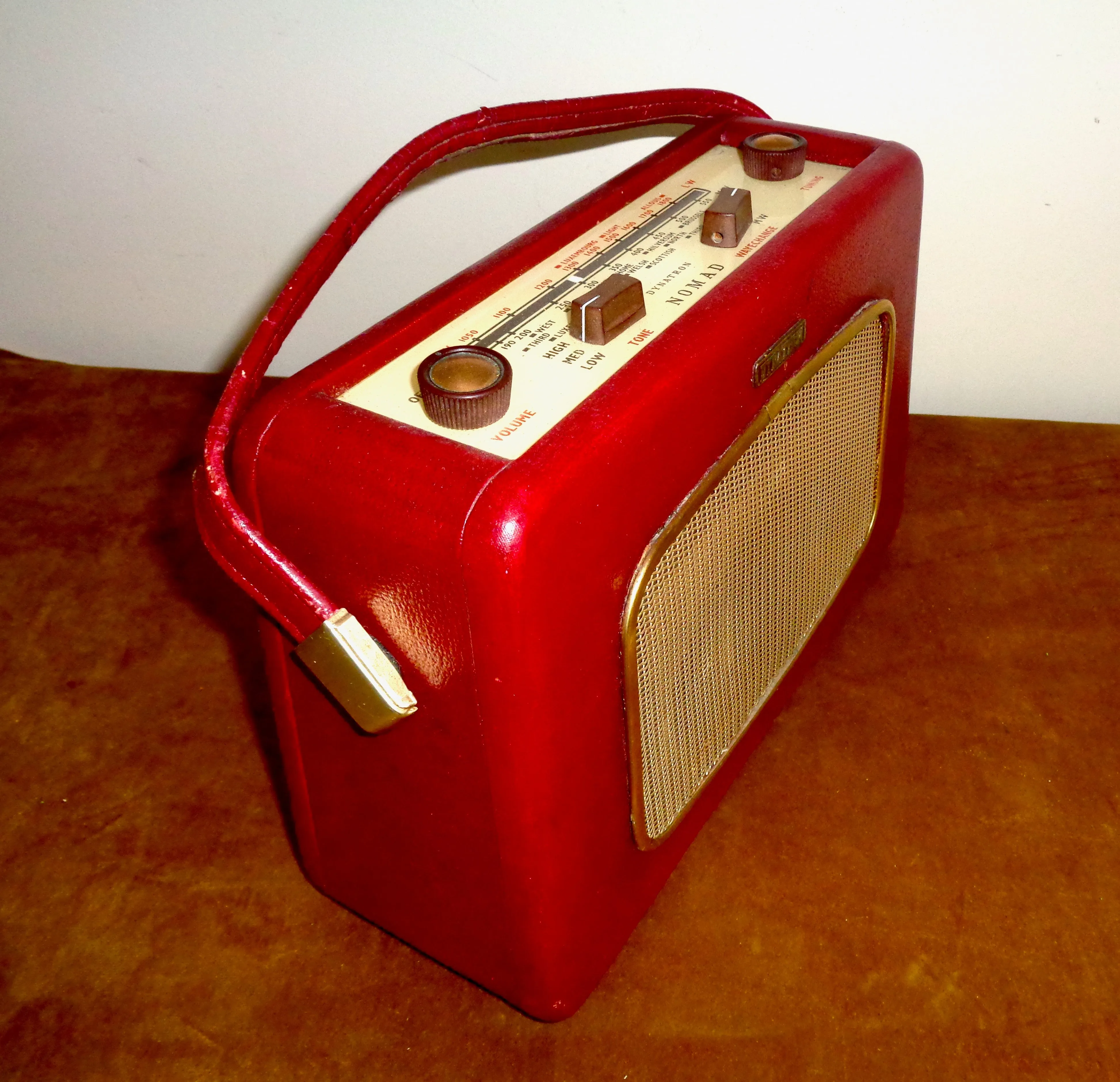 1960s Dynatron Nomad TP11 Vintage Portable Transistor Radio