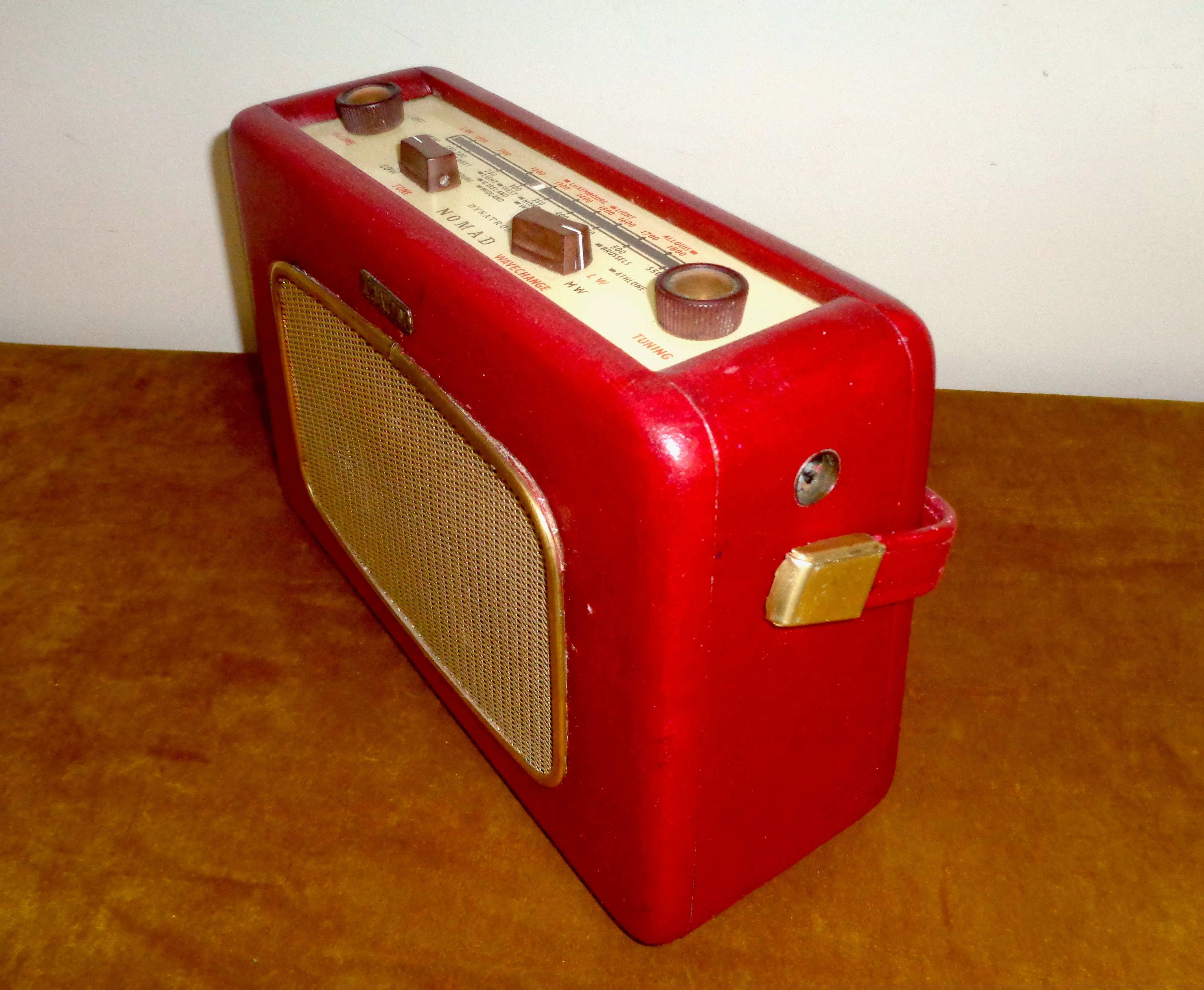 1960s Dynatron Nomad TP11 Vintage Portable Transistor Radio