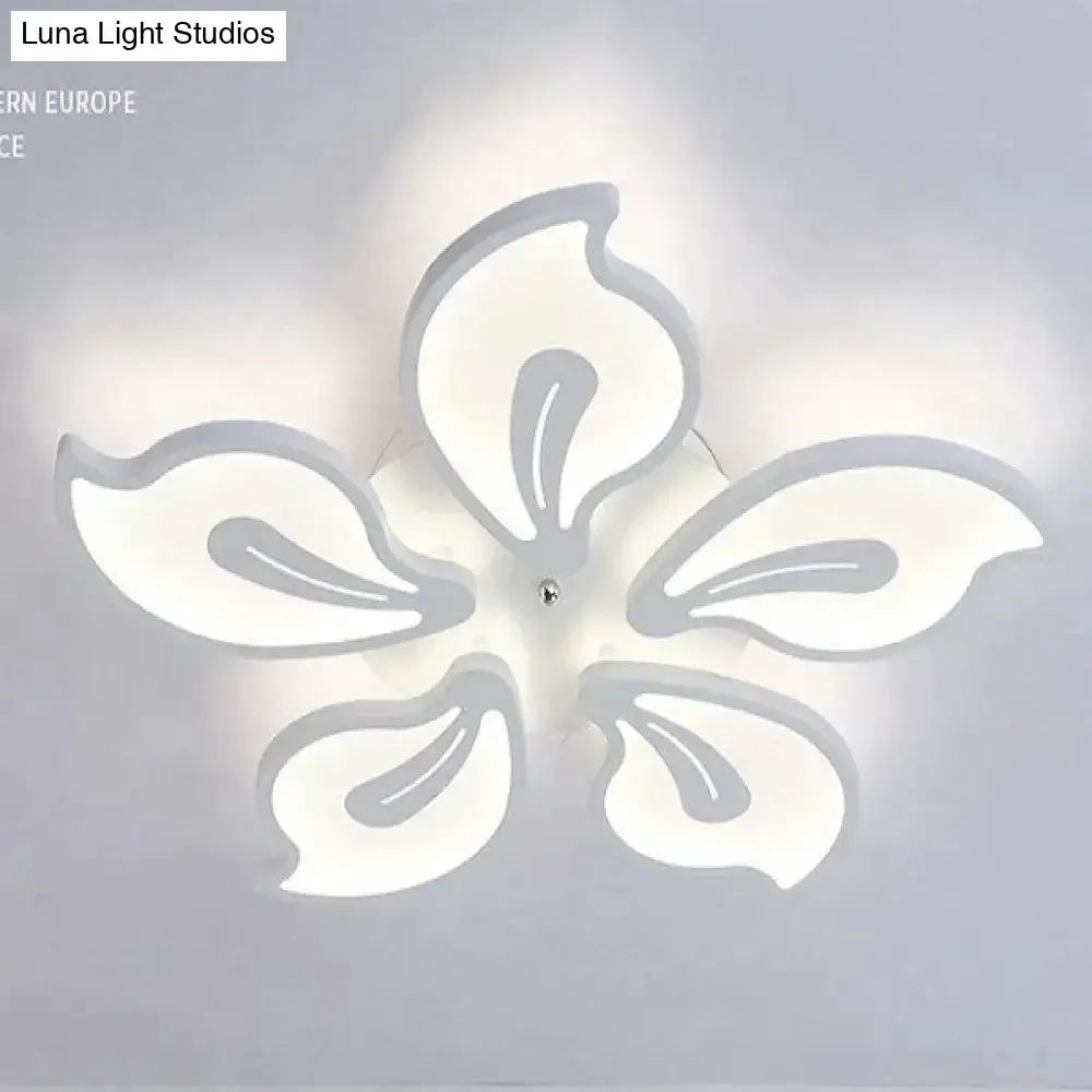 Contemporary Acrylic LED Ceiling Lights: Enhancing the Ambience of Your Bedroom and Living Room