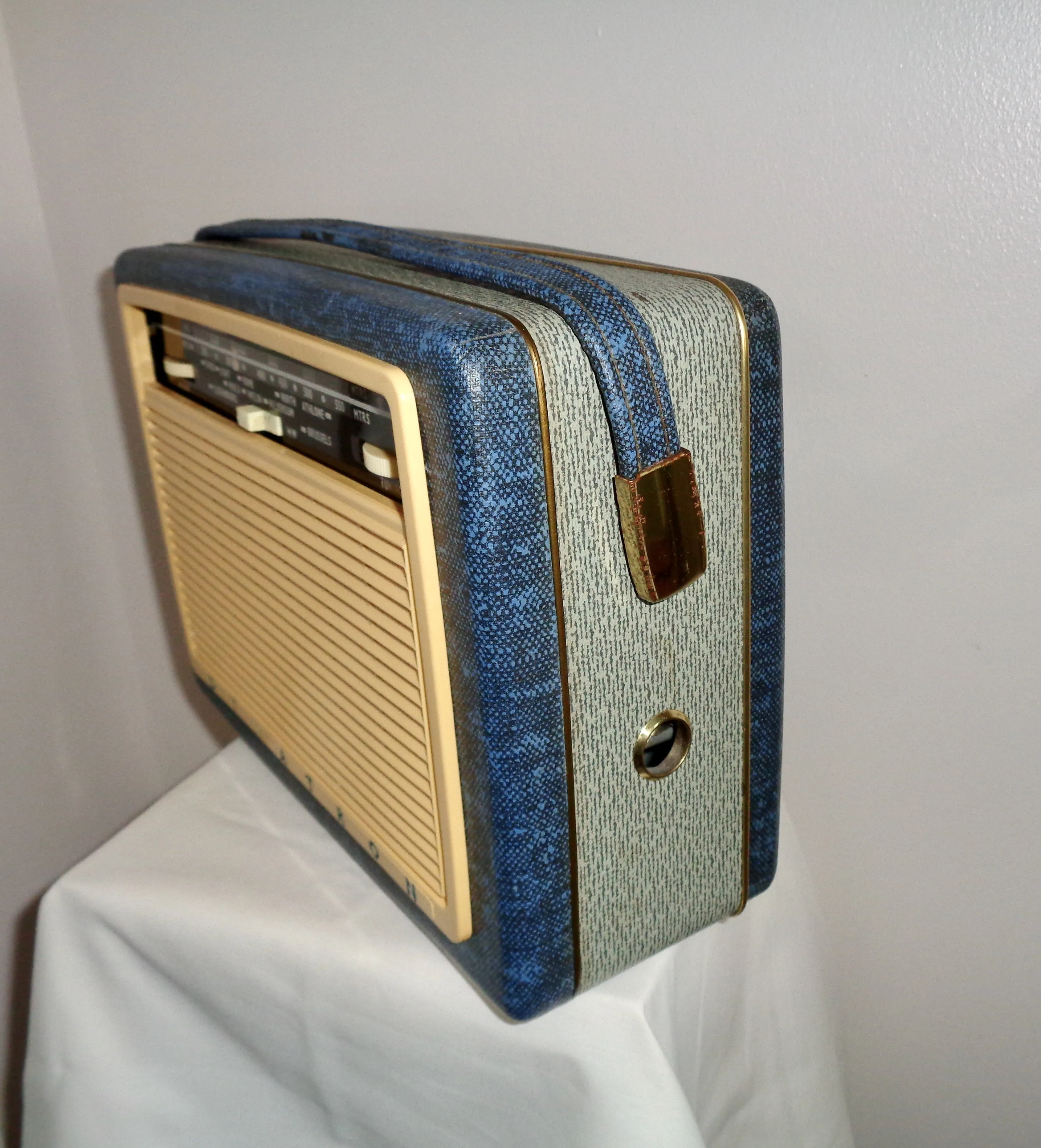 Dynatron Gypsy TP16 Vintage Portable Transistor Radio