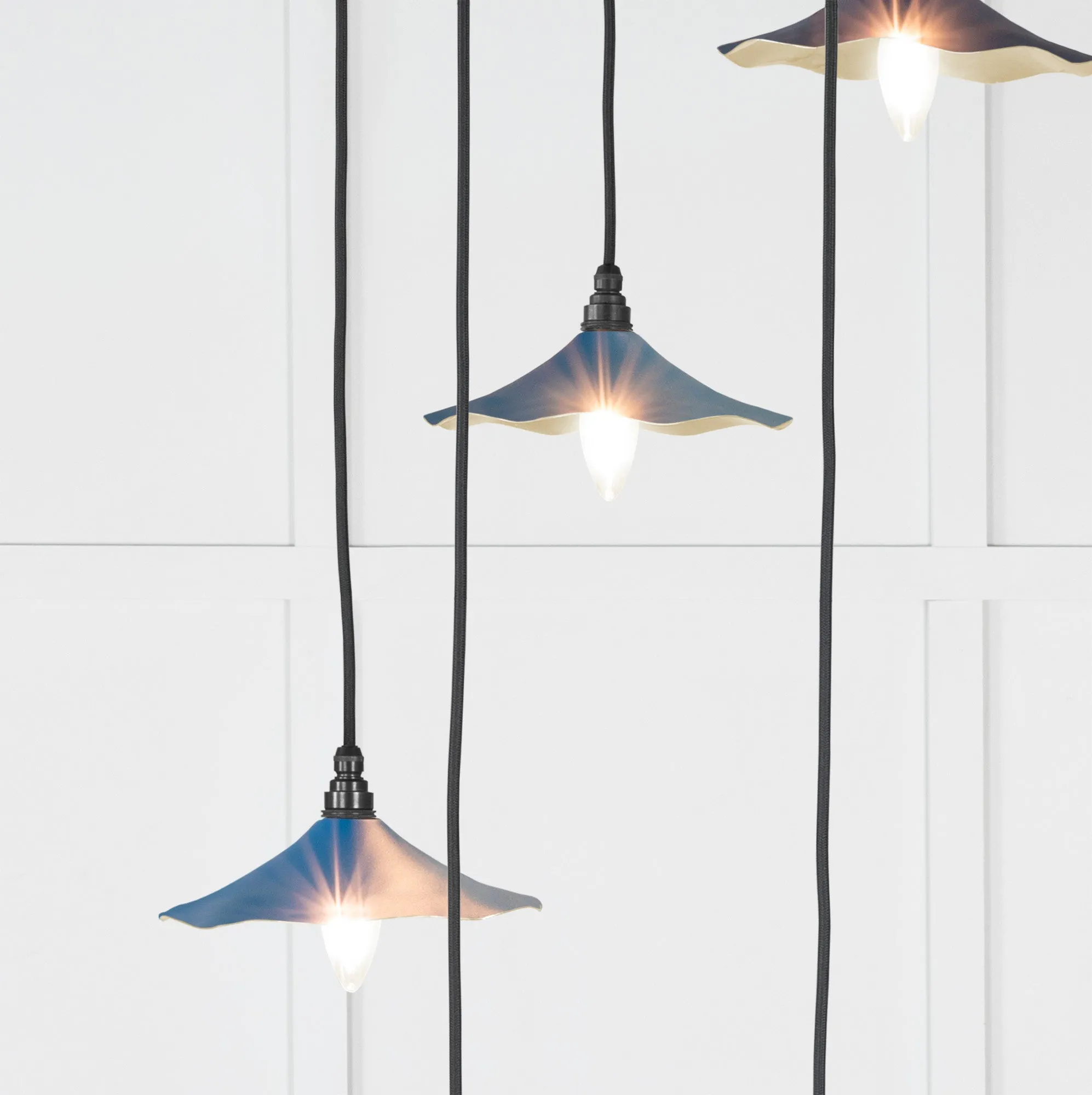 Flora Cluster Light in Upstream
