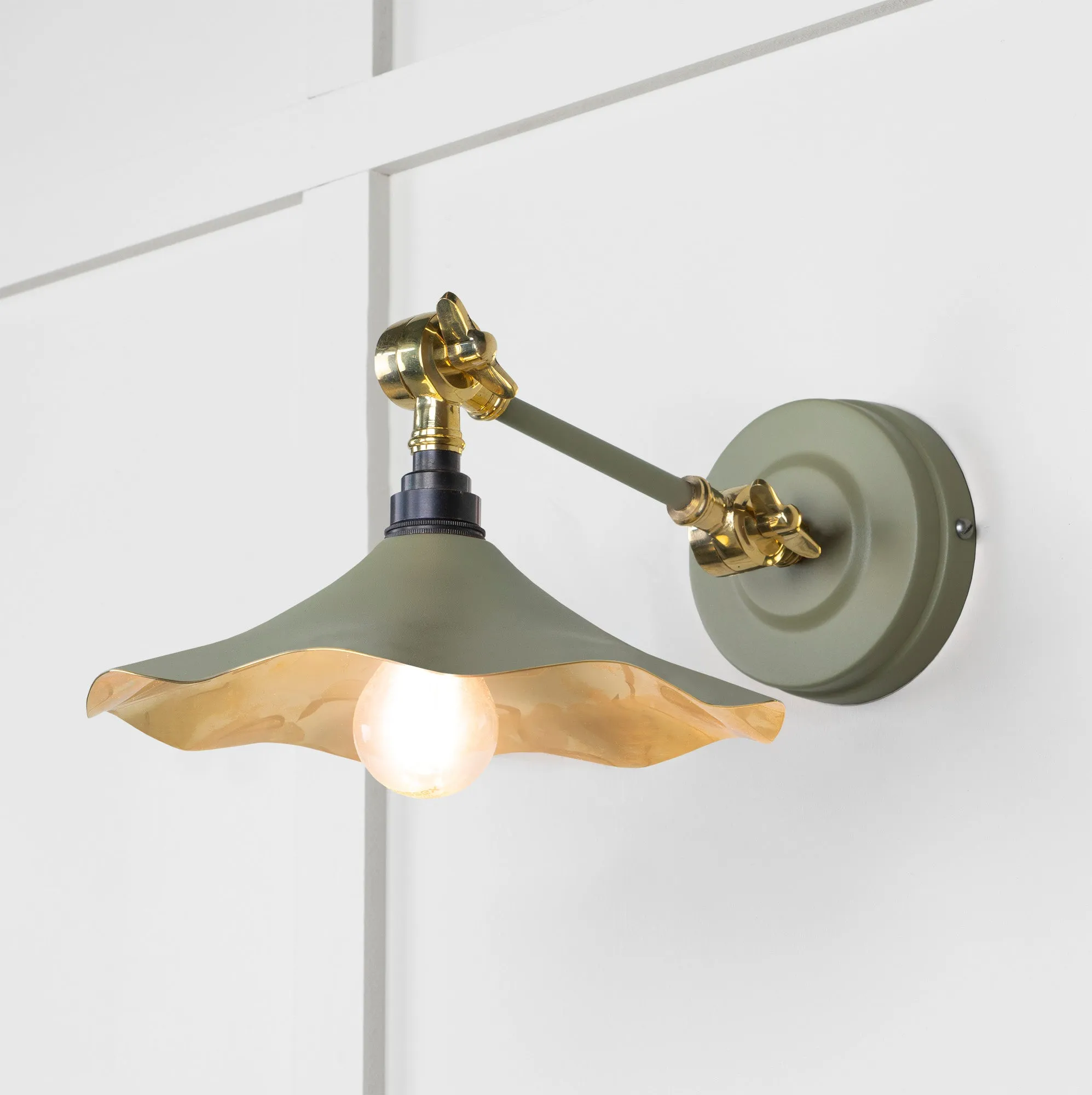 Flora Wall Light in Tump