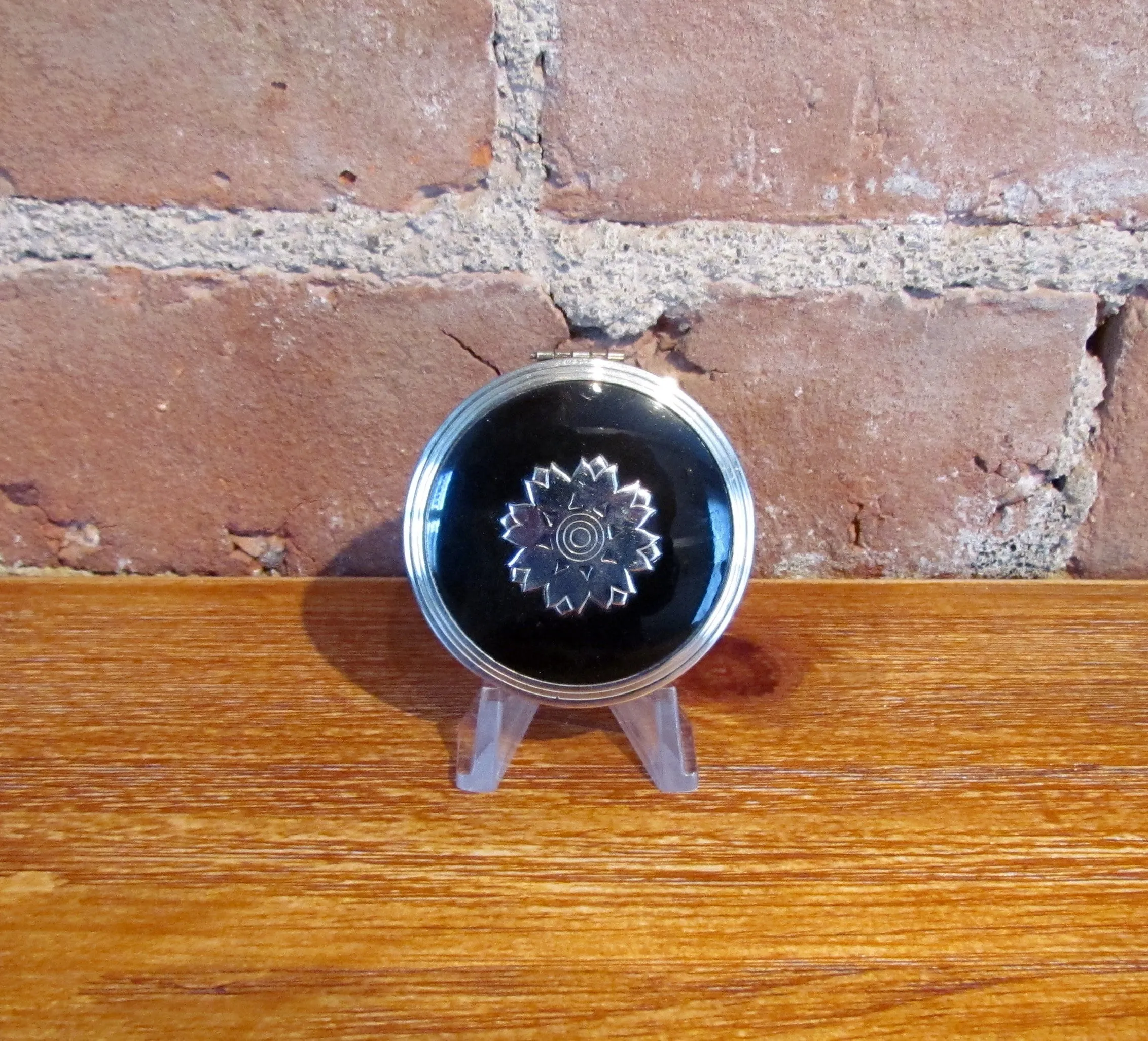 Rare Richard Hudnut Compact Silver & Black Enamel